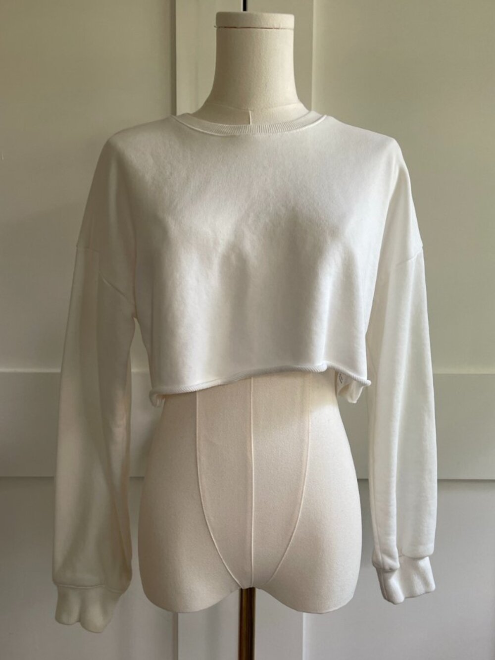 Naked Wardrobe White Cropped Sweatshirt Size S Long Sleeve